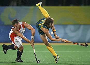 Dutch-hockey-player-Taeke-Taekema-and-Australias-Edd-6202794