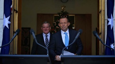 Macca shoulder to shoulder with Tony Abbott as PM signals end for&nbsp;RET
