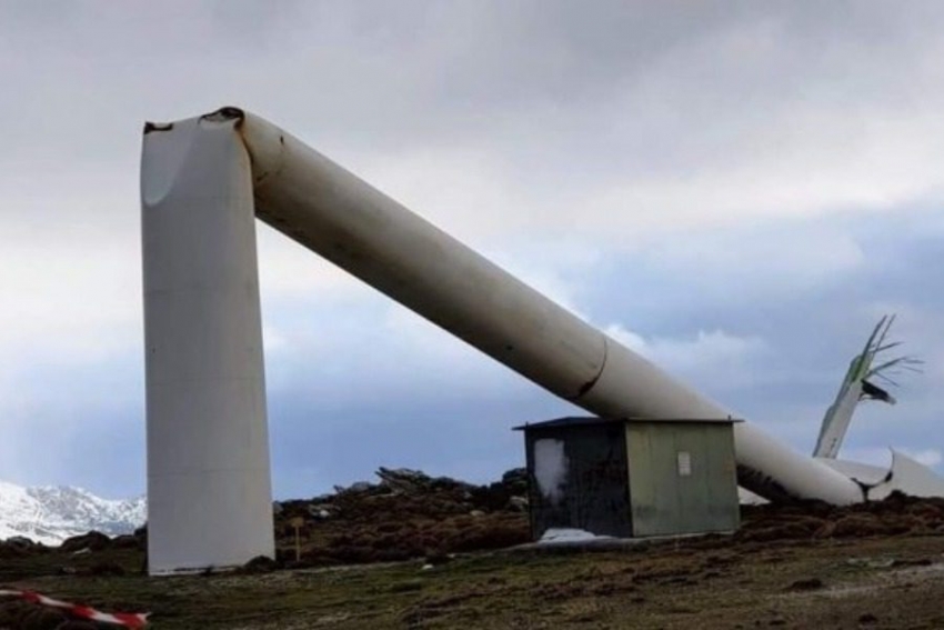 Constant Community Pests: Giant 300 Tonne Wind Turbines Keep ‘Dropping’ In On&nbsp;Neighbours